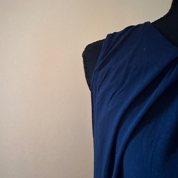 **ROZ & ALI* Navy Sleeveless Top Size XS - Picture 3 of 7